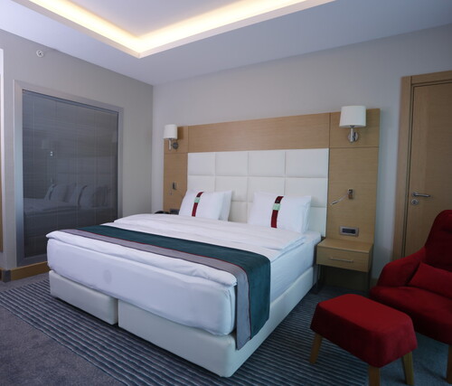 HOLIDAY INN CUKURAMBAR