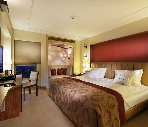 DOUBLETREE BY HILTON