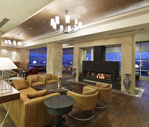 DOUBLETREE BY HILTON